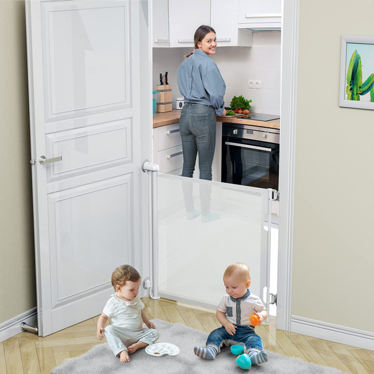 Baby safety gate for hot sale kitchen